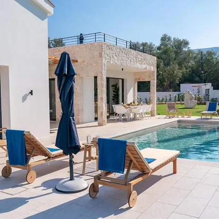 Ionian Trilogy Luxury サミ