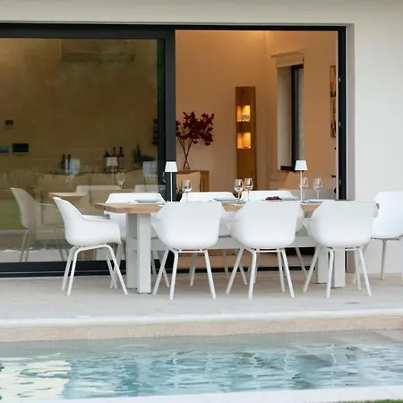 Ionian Trilogy Luxury サミ